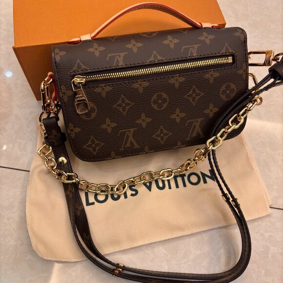 π©οΈLOUIS VUITTON gradient cowhide shoulder crossbody handbagπ₯³ - Picture 3 of 10